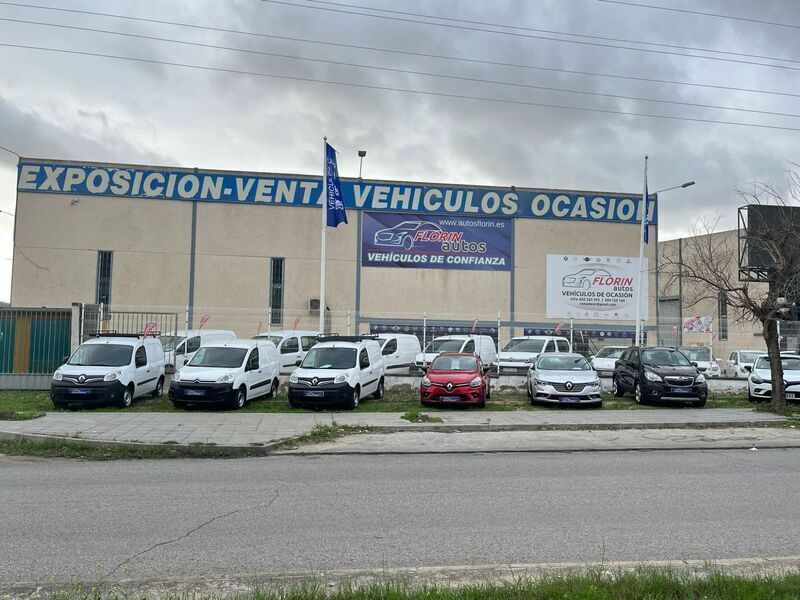 Usado Dacia Sandero Essentiel 75 CV (55 kW) 2019 Blanco Utilitario