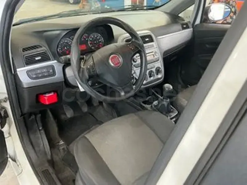 Usado Fiat Punto Pop 75 CV (55 kW) 2012 Blanco Utilitario