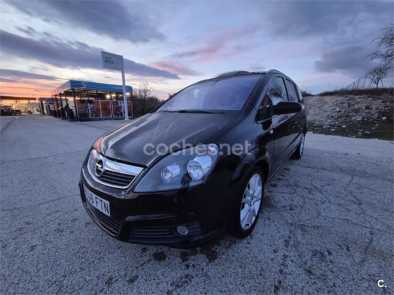 Usado Opel Zafira Cosmo 120 CV (88 kW) 2007 Negro Monovolumen