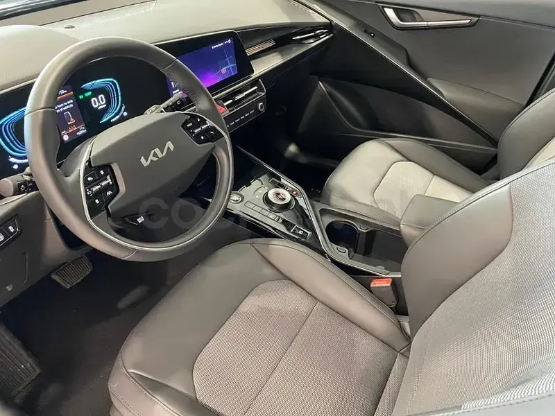 Usado Kia Niro 129 CV (94 kW) 2025 Gris / plata SUV