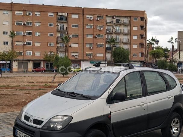 Usado Renault Scénic Dynamique 140 CV (102 kW) 2003 Beige Monovolumen