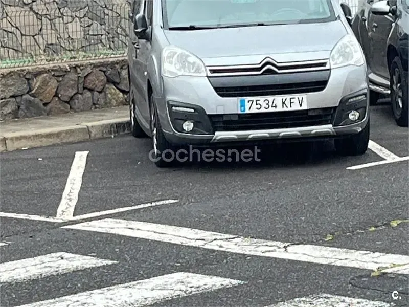 Usado Citroën Berlingo Feel 100 CV (73 kW) 2017 Gris / plata Monovolumen
