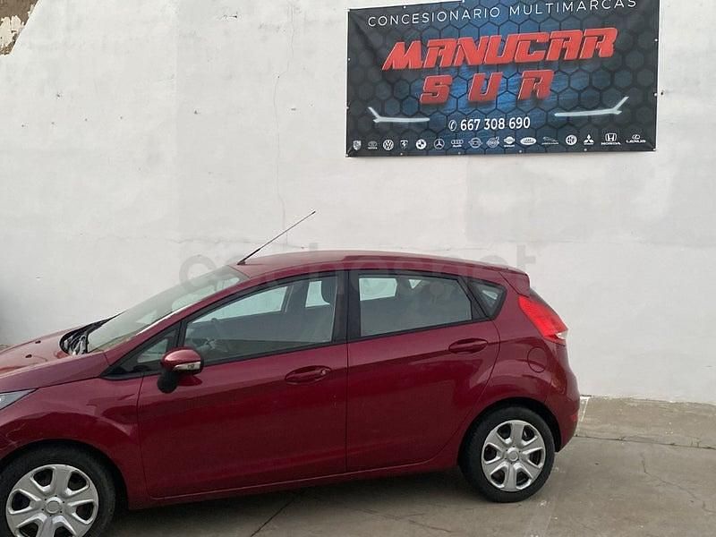 Begagnad Ford Fiesta Trend 70 HK (51 kW) 2011 Röd Halvkombi