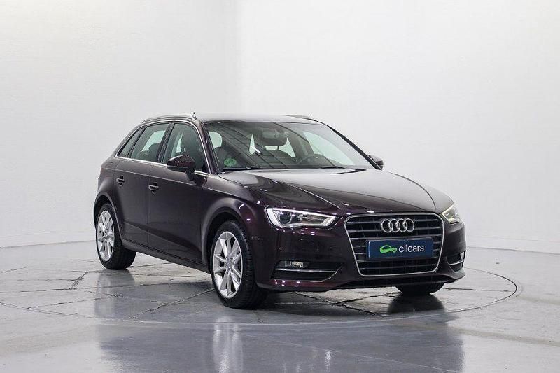 Usado Audi A3 Advanced 110 CV (80 kW) 2016 Rojo Berlina