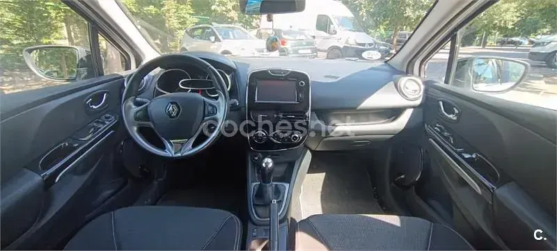 Usado Renault Clio IV 90 CV (66 kW) 2014 Blanco Berlina