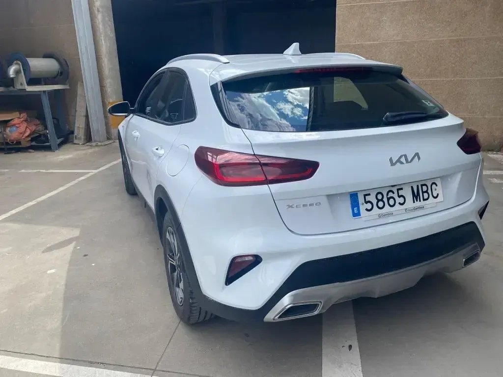 Usado Kia XCeed 120 CV (88 kW) 2022 Blanco SUV