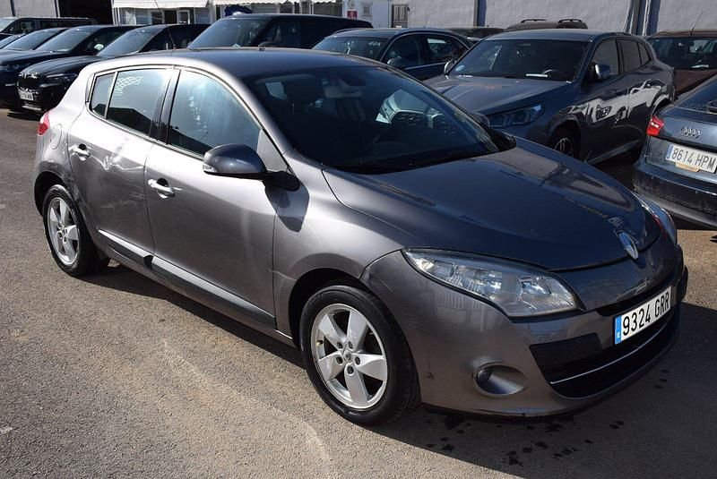 Usado Renault Mégane III 105 CV (77 kW) 2009 Gris