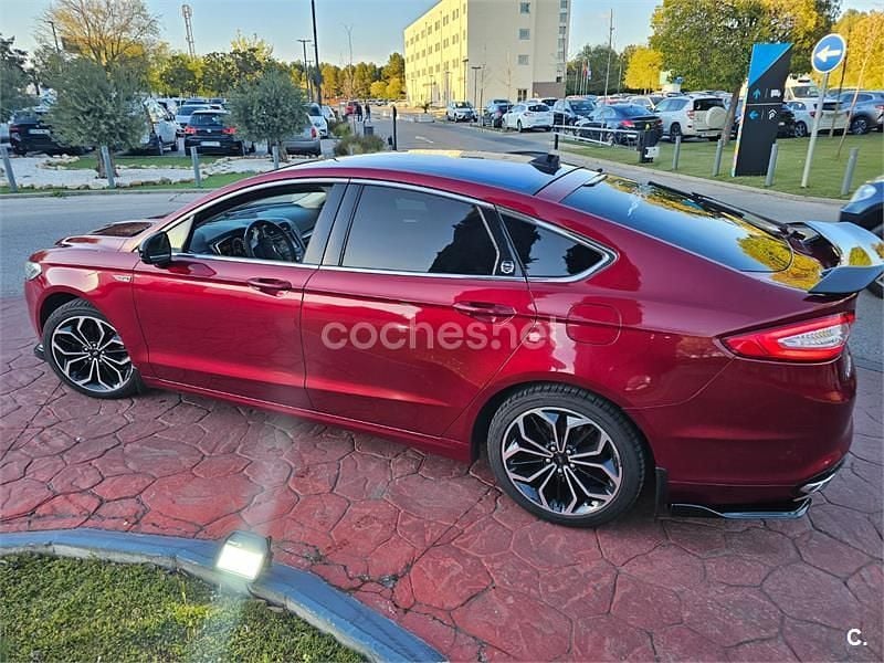 Usado Ford Mondeo Titanium 180 CV (132 kW) 2015 Rojo Berlina