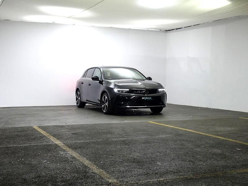Usado Opel Astra Elegance 130 CV (95 kW) 2023 Negro Utilitario