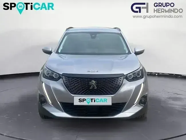 Usado Peugeot 2008 Allure 100 CV (73 kW) 2021 Gris SUV