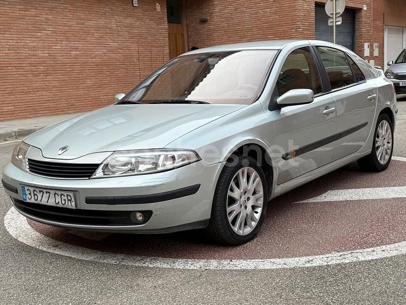 Gris / plata Usado 2003 Renault Laguna II Dynamique Berlina | 1990 € (Precio justo) - Imagen 1/4