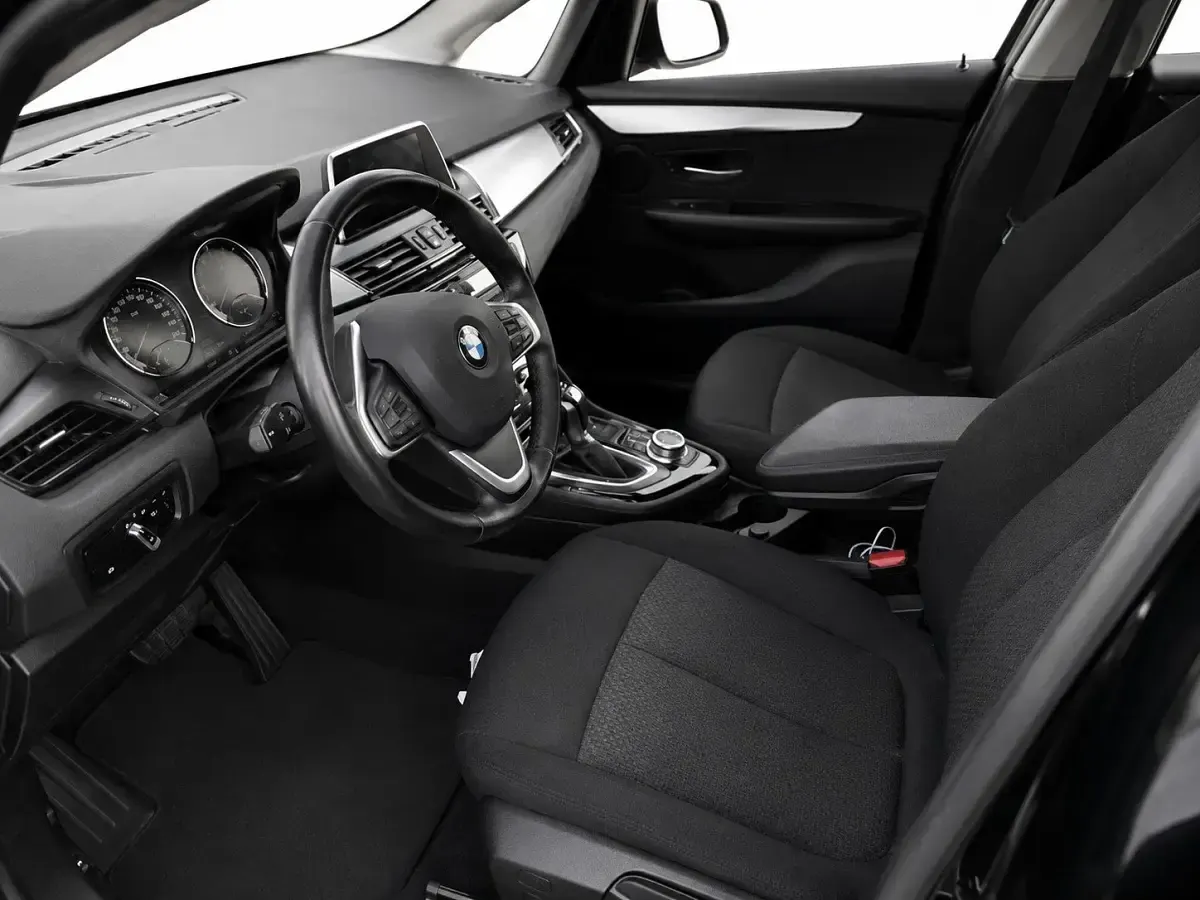 Usado BMW 225 Active Tourer iPerformance 220 CV (161 kW) 2021 Negro Monovolumen