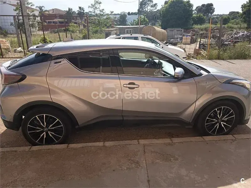 Usado Toyota C-HR Advance 122 CV (89 kW) 2017 Gris / plata SUV