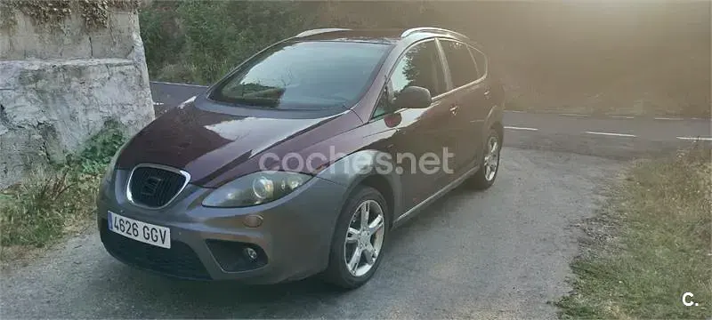 Usado Seat Altea 170 CV (125 kW) 2008 Granate Monovolumen