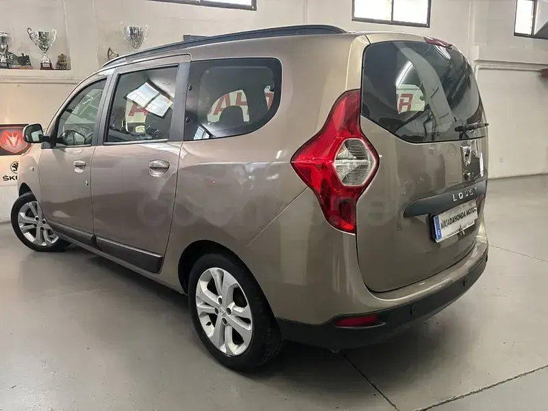 Usado Dacia Lodgy Ambiance 110 CV (80 kW) 2012 Beige Monovolumen