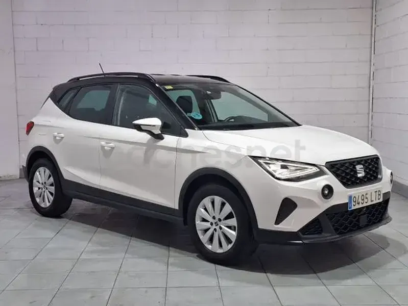 Usado Seat Arona Style Plus 110 CV (80 kW) 2021 Blanco SUV