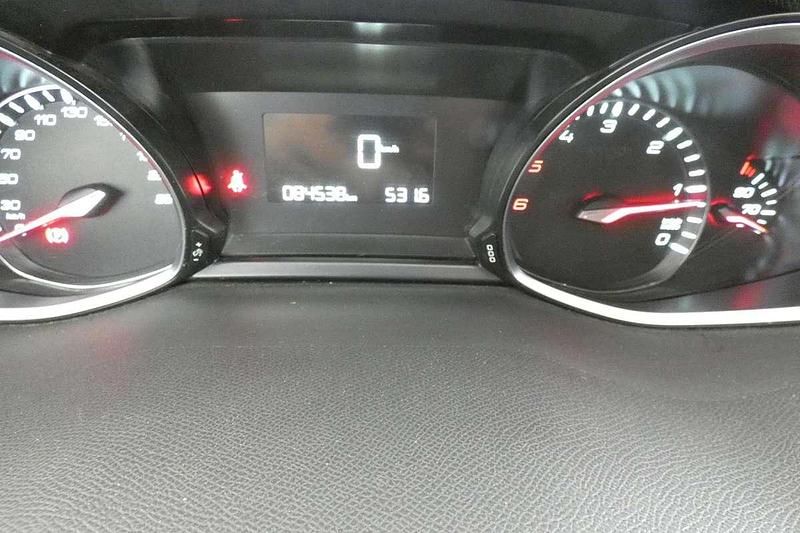 Usado Peugeot 308 Allure 131 CV (96 kW) 2020 Gris Berlina