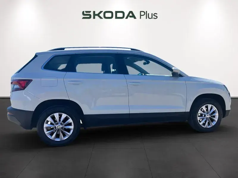 Usado Skoda Karoq Ambition 110 CV (80 kW) 2021 Blanco SUV