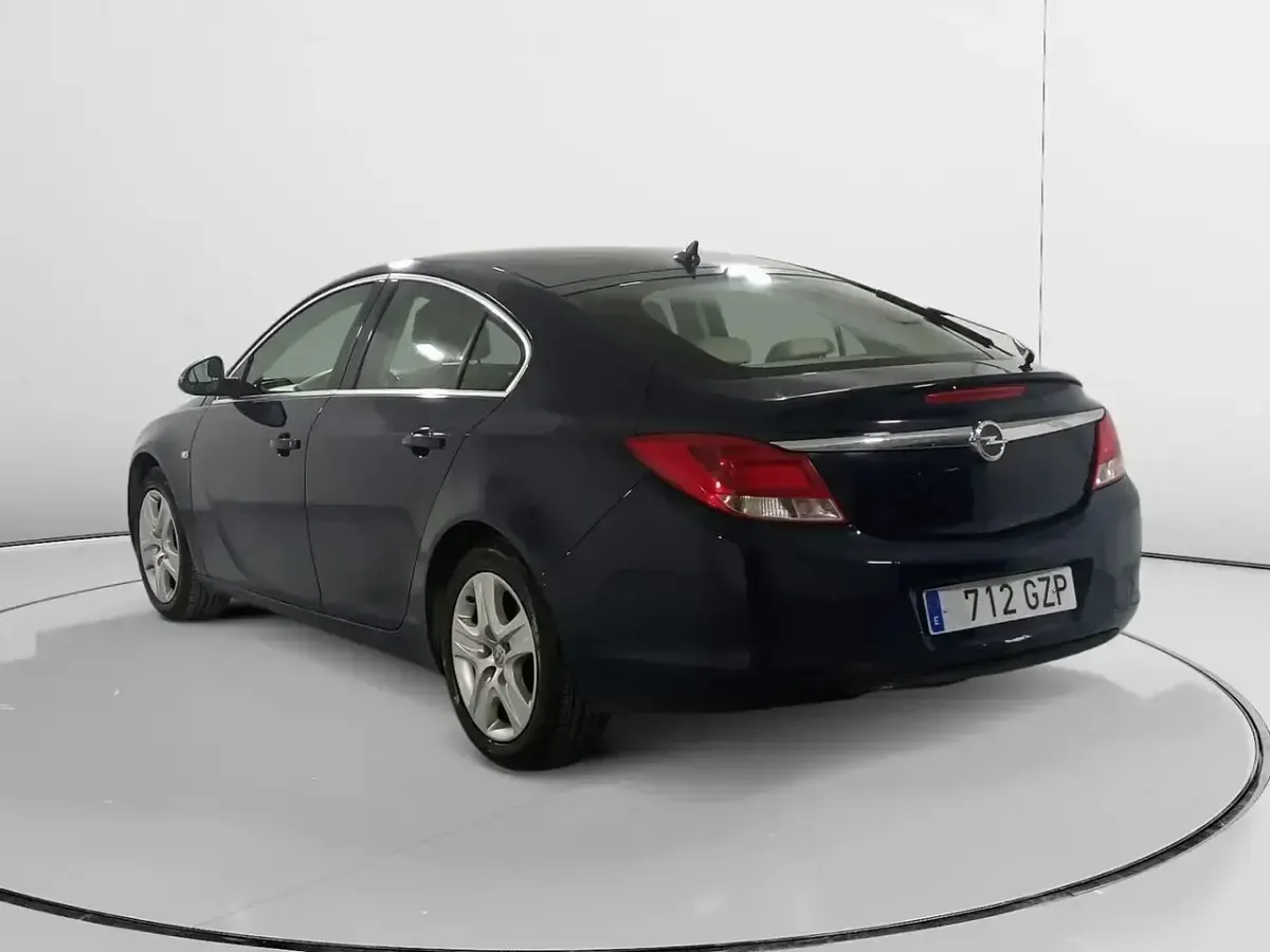 Usado Opel Insignia Edition 132 CV (97 kW) 2010 Azul Berlina