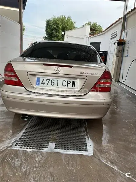 Usado Mercedes C180 Classic 143 CV (105 kW) 2004 Beige Berlina