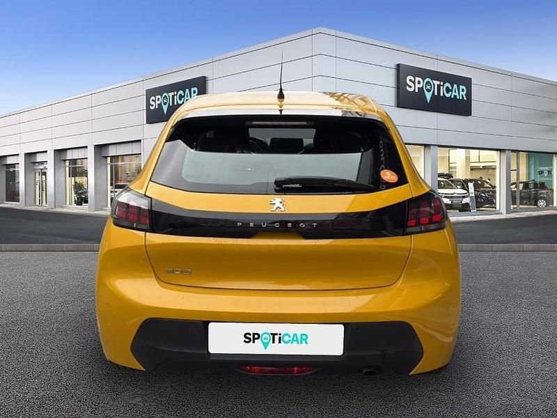 Usado Peugeot 208 Active 75 CV (55 kW) 2020 Dorado Utilitario