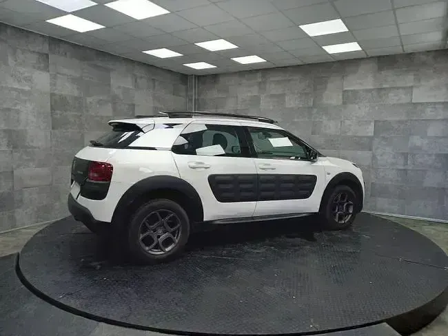 Usado Citroën C4 Cactus 100 CV (73 kW) 2015 Blanco Utilitario