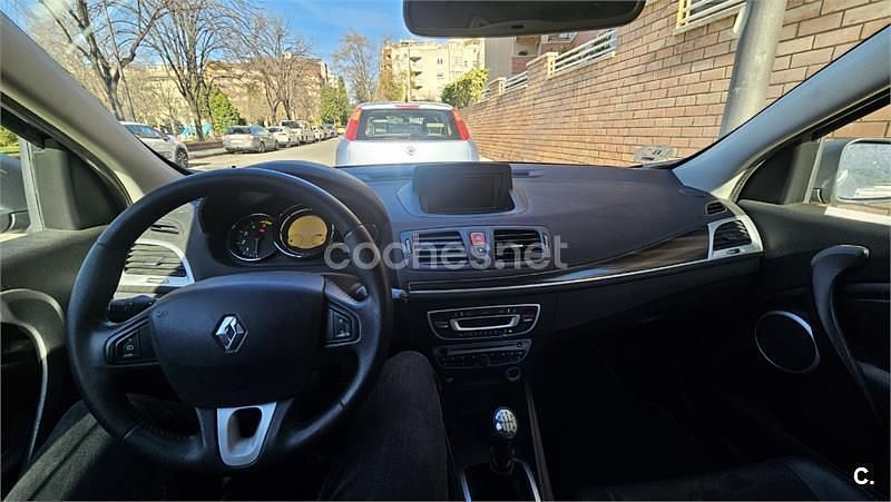 Usado Renault Mégane Dynamique 130 CV (95 kW) 2011 Negro Berlina