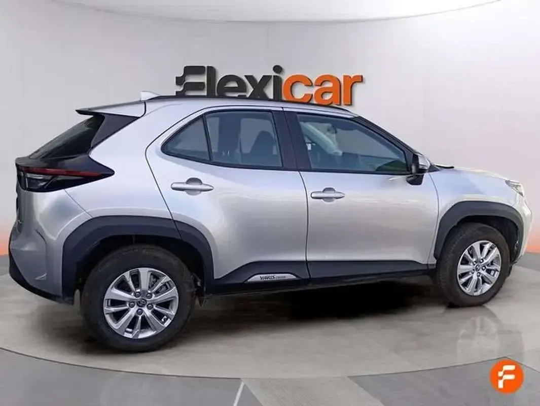 Usado Toyota Yaris Cross Active 116 CV (85 kW) 2025 Gris SUV