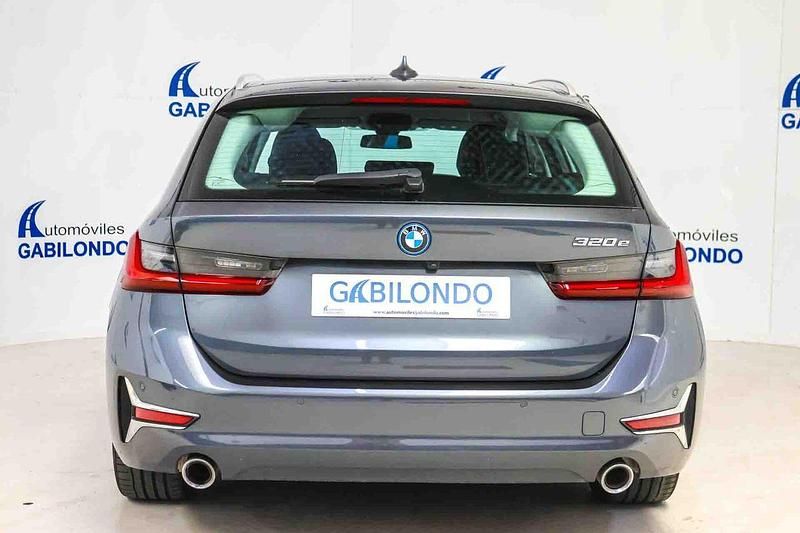 Usado BMW 320e Comfort Edition 207 CV (152 kW) 2022 Gris Berlina