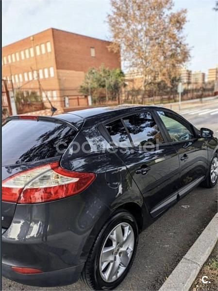 Usado Renault Mégane Dynamique 115 CV (84 kW) 2012 Negro Berlina