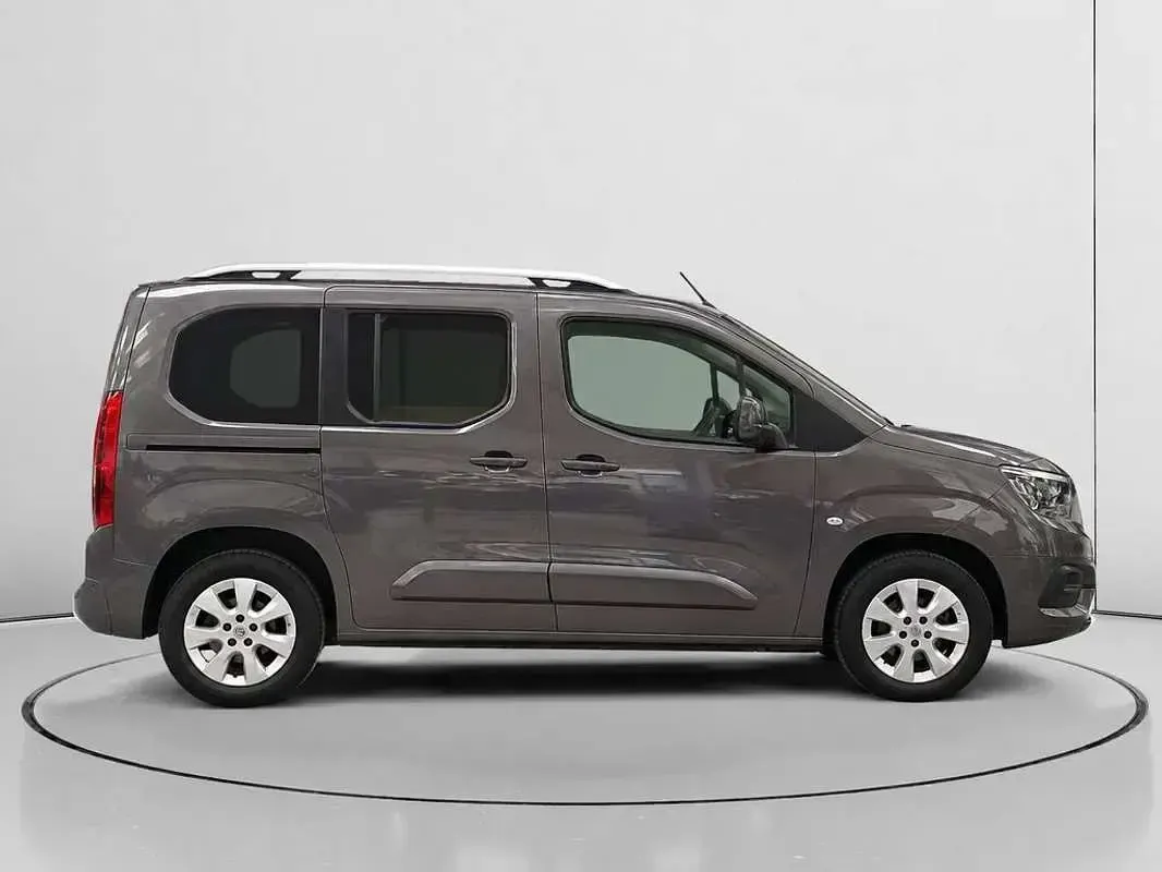 Usado Opel Combo Life Innovation 102 CV (75 kW) 2019 Gris Monovolumen