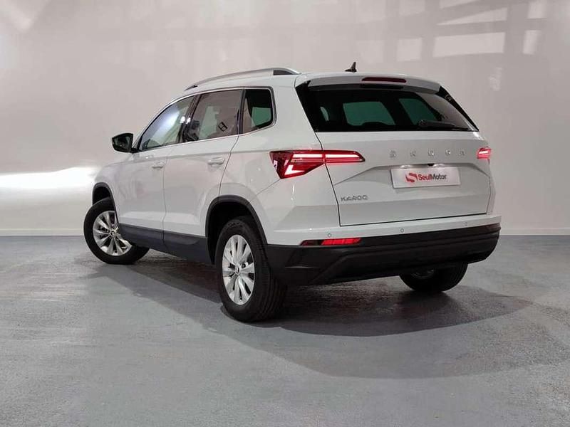 Usado Skoda Karoq Ambition 150 CV (110 kW) 2023 Blanco SUV