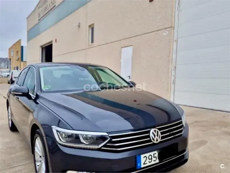 Usado VW Passat Edition 120 CV (88 kW) 2018 Negro Berlina