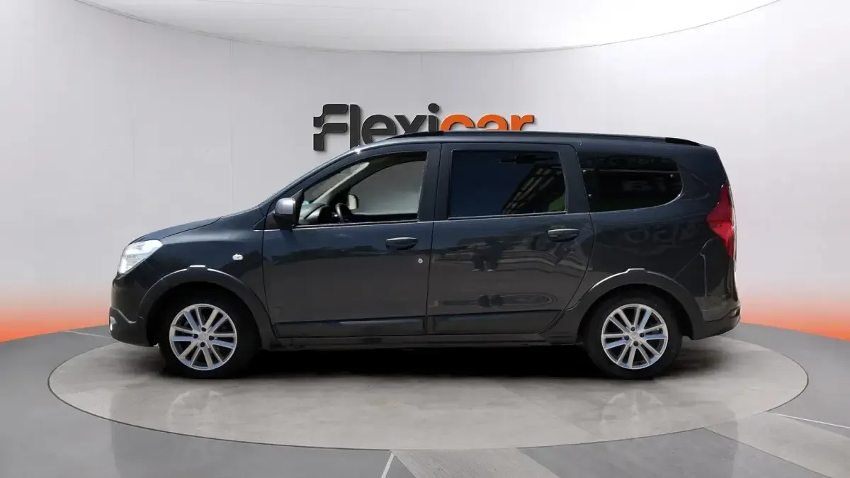 Usado Dacia Lodgy Comfort 116 CV (85 kW) 2022 Gris Monovolumen