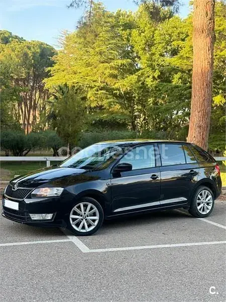Usado Skoda Rapid Active 105 CV (77 kW) 2013 Negro Utilitario