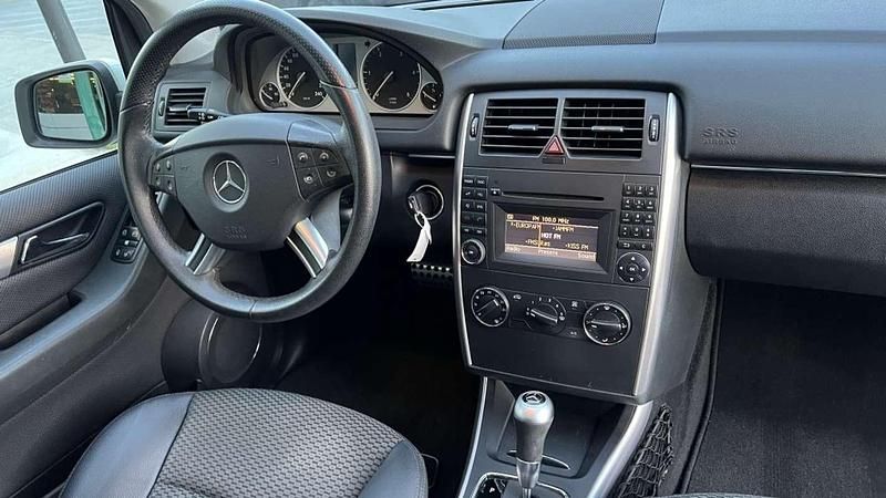 Usado Mercedes B180 109 CV (80 kW) 2011 Blanco Monovolumen