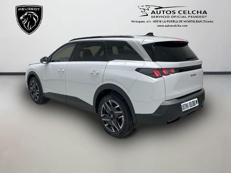 Usado Peugeot 5008 Allure 136 CV (100 kW) 2025 Blanco SUV