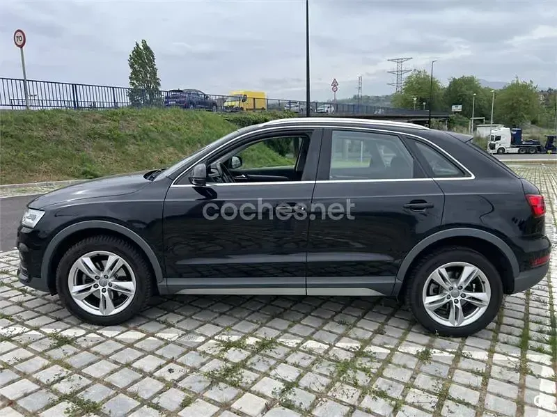 Käytetty Audi Q3 Design 150 HP (110 kW) 2016 Musta Katumaasturi