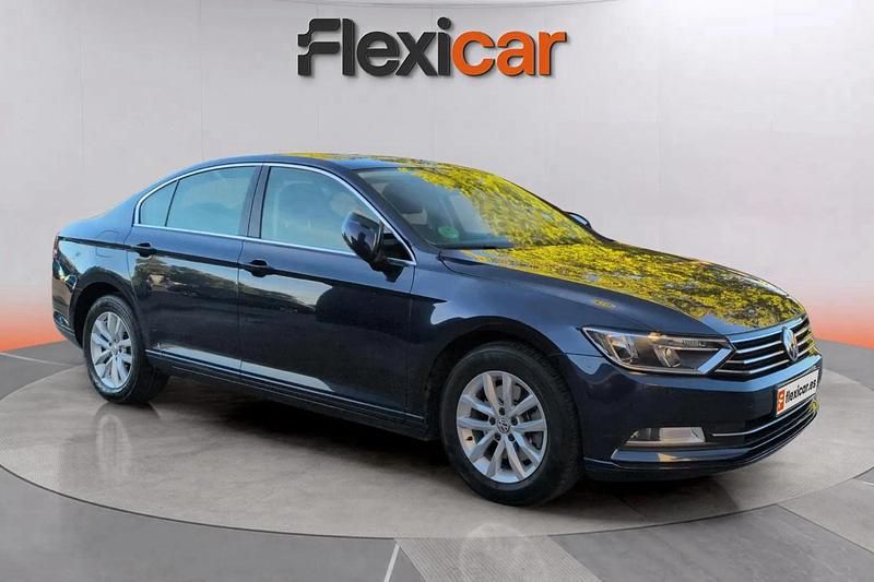 Azul Usado 2017 VW Passat Edition Berlina | 15.490 € (Buen precio) - Imagen 1/4