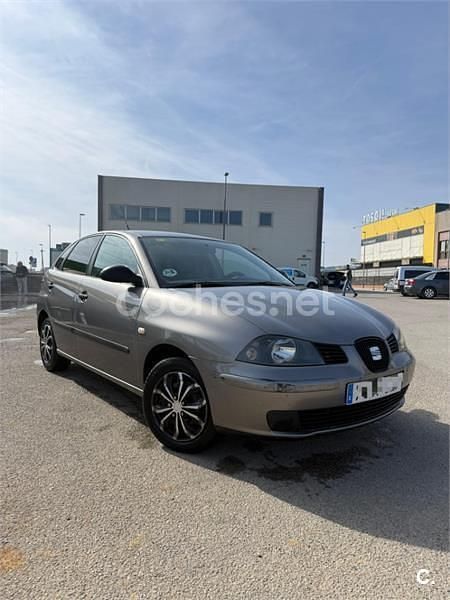 Usado Seat Ibiza Reference 75 CV (55 kW) 2005 Gris / plata Utilitario