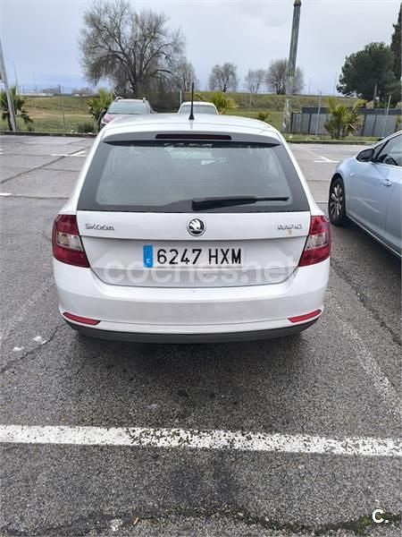 Usado Skoda Rapid Elegance 90 CV (66 kW) 2014 Blanco Utilitario