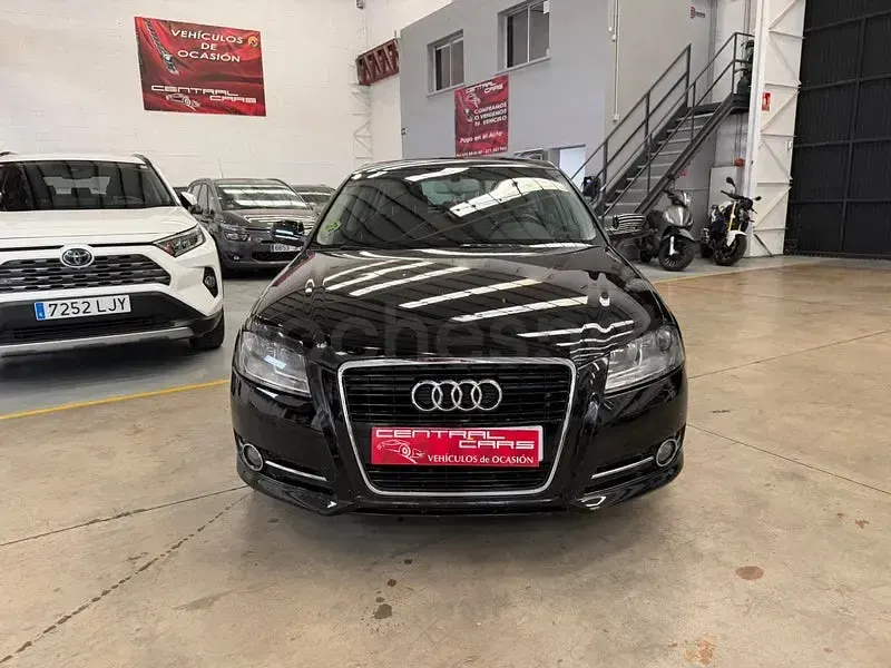 Usado Audi A3 Attraction 140 CV (102 kW) 2011 Negro Utilitario