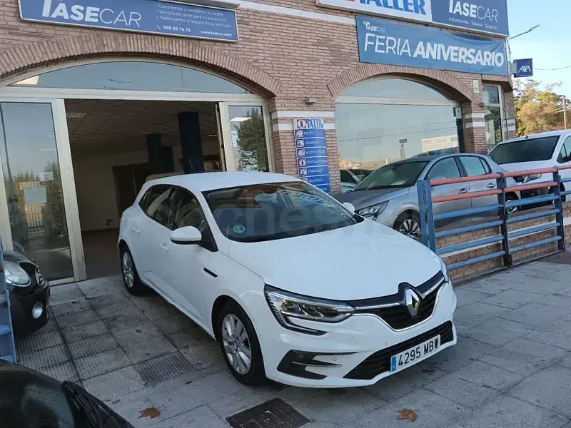 Usado Renault Mégane II Equilibre 115 CV (84 kW) 2022 Blanco Berlina