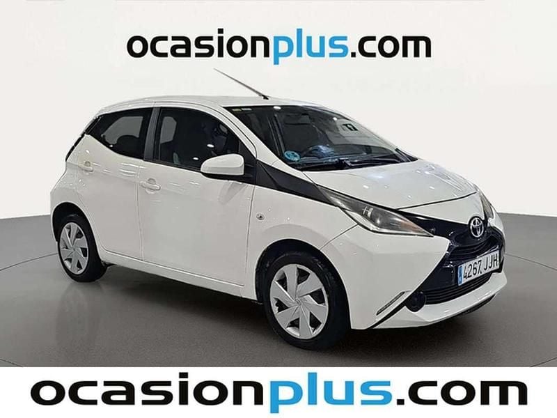 Usado Toyota Aygo City 68 CV (50 kW) 2015 Blanco Utilitario