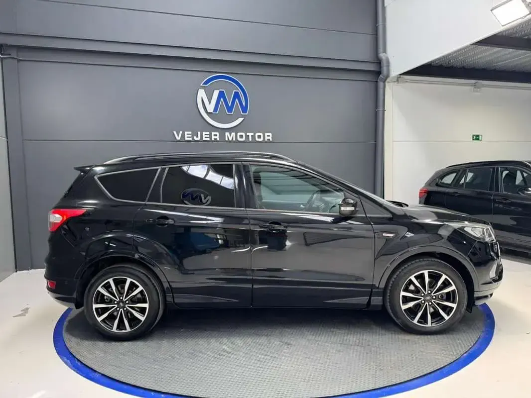 Usado Ford Kuga ST-Line 150 CV (110 kW) 2018 Negro SUV