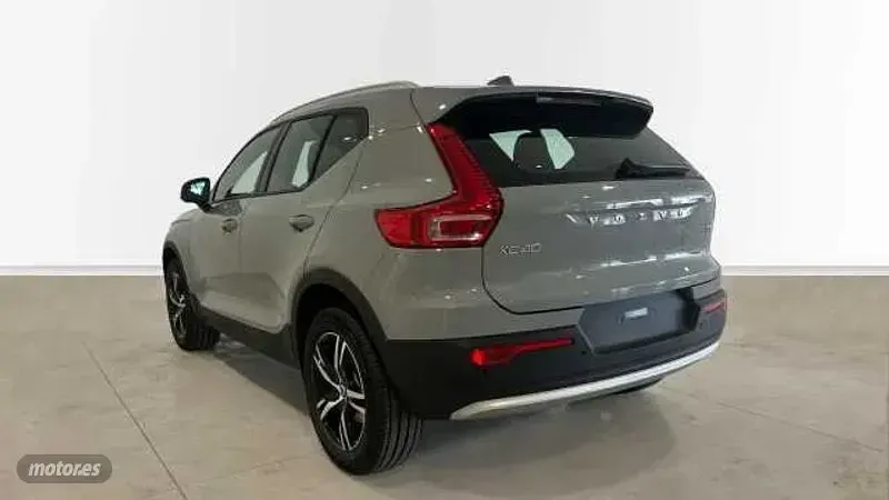 Nuevo Volvo XC40 Core 163 CV (119 kW) 2026 Gris SUV