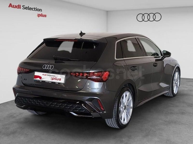 Usado Audi A3 S-Line 150 CV (110 kW) 2025 Gris / plata Berlina