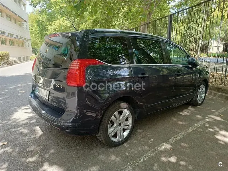 Usado Peugeot 5008 112 CV (82 kW) 2012 Azul Monovolumen