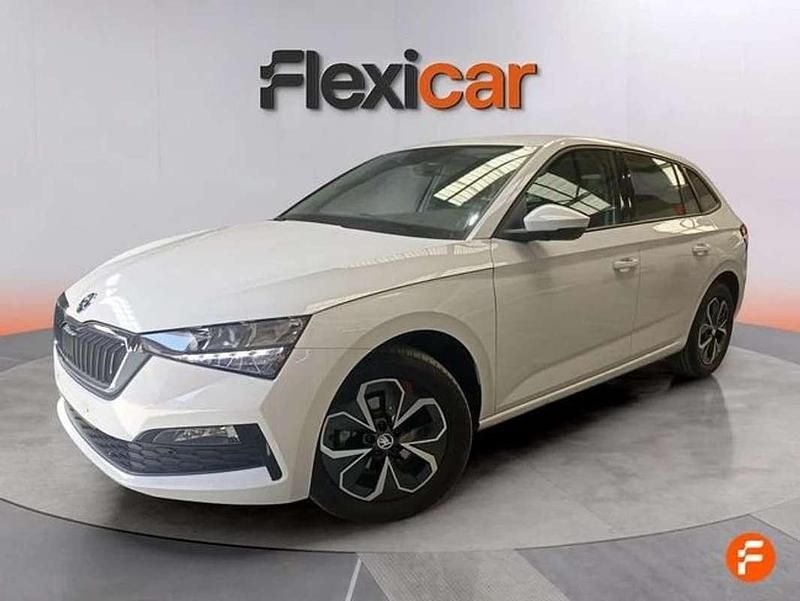 Usado Skoda Scala Ambition 116 CV (85 kW) 2023 Blanco Utilitario
