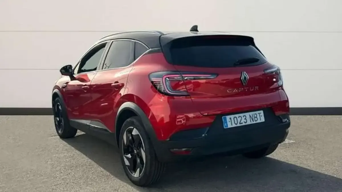 Usado Renault Captur Techno 101 CV (74 kW) 2025 Rojo SUV